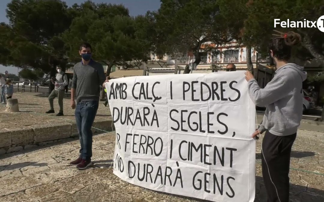 CADENA HUMANA PER LES OBRES DEL MOLL DE LA DUANA DE PORTOCOLOM