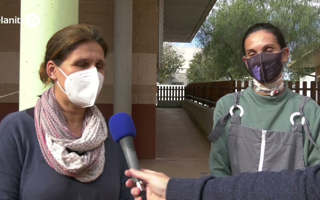 ELS ALUMNES DE L’ESCOLA DE PORTOCOLOM NETEGEN EL LITORAL