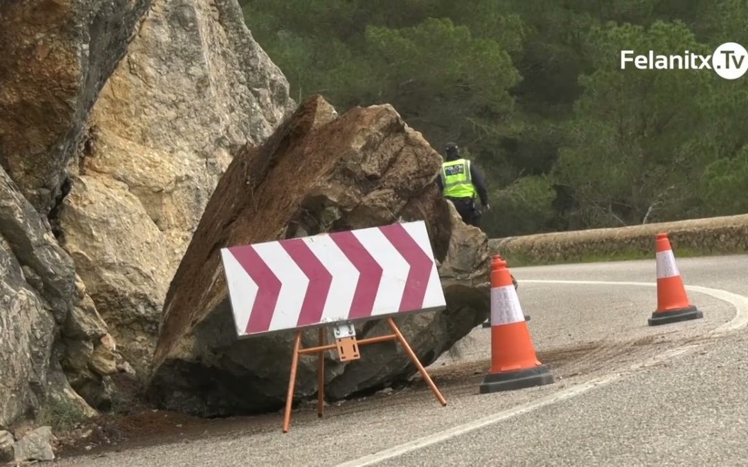 PEDRA GROSSA OBSTACULITZA CARRETERA SANT SALVADOR