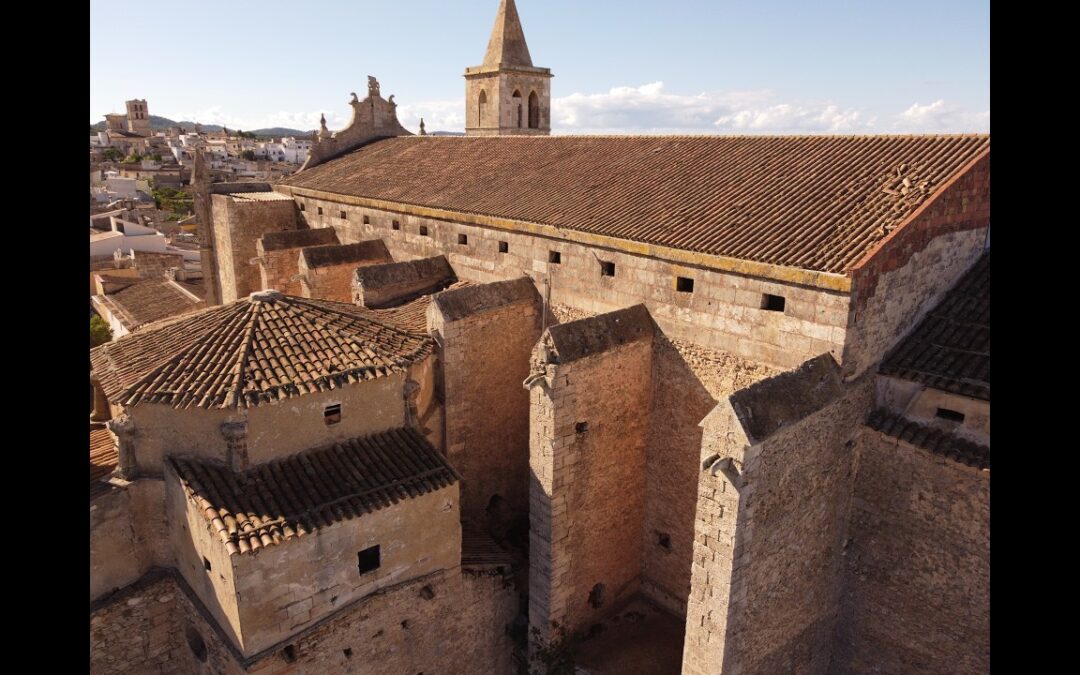 Les obres a la teulada del claustre del Convent